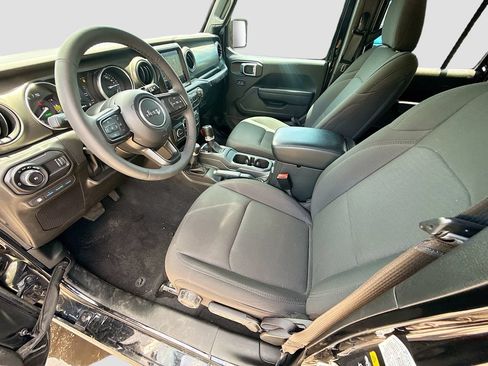 Used 2023 Jeep Wrangler Unlimited w/ Sun & Screen Package AWD/4WD image 27