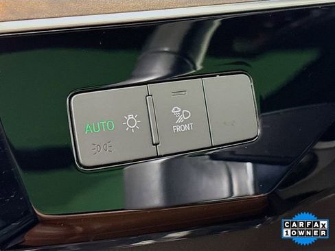 Used 2022 Audi e-tron Premium w/ Convenience Plus Package image 10