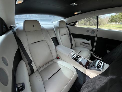 Used 2016 Rolls-Royce Wraith RWD image 23