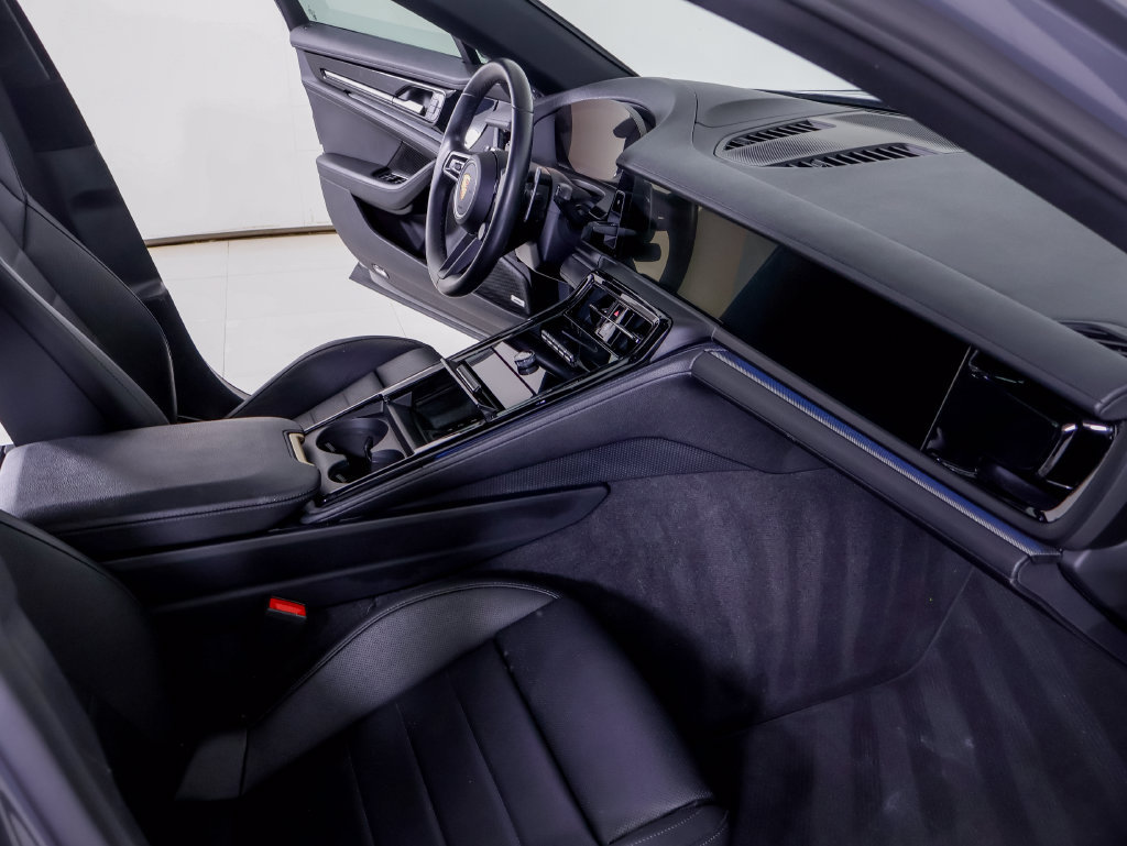 Certified 2025 Porsche Panamera w/ Premium Package RWD image 8