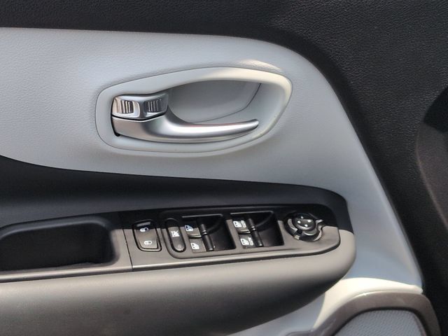 Used 2022 Jeep Renegade Limited AWD/4WD image 13