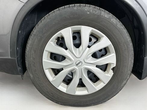 Used 2020 Nissan Rogue S FWD image 11
