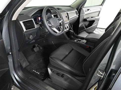 Certified 2023 Volkswagen Atlas SE w/ Panoramic Sunroof Package AWD/4WD image 19