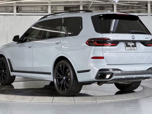 Used 2024 BMW X7 xDrive40i w/ M Sport Package AWD/4WD image 3