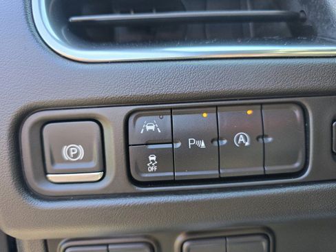 Used 2024 GMC Yukon SLT image 20