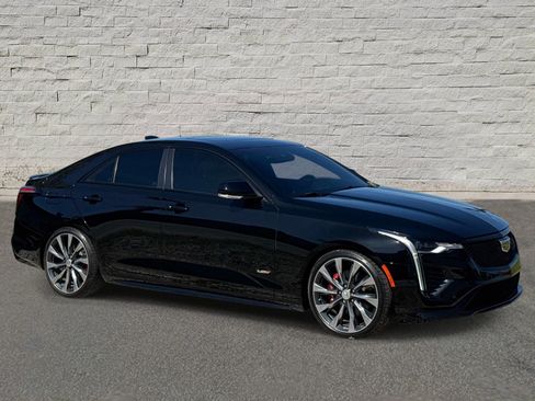 Used 2022 Cadillac CT4 V RWD image 6