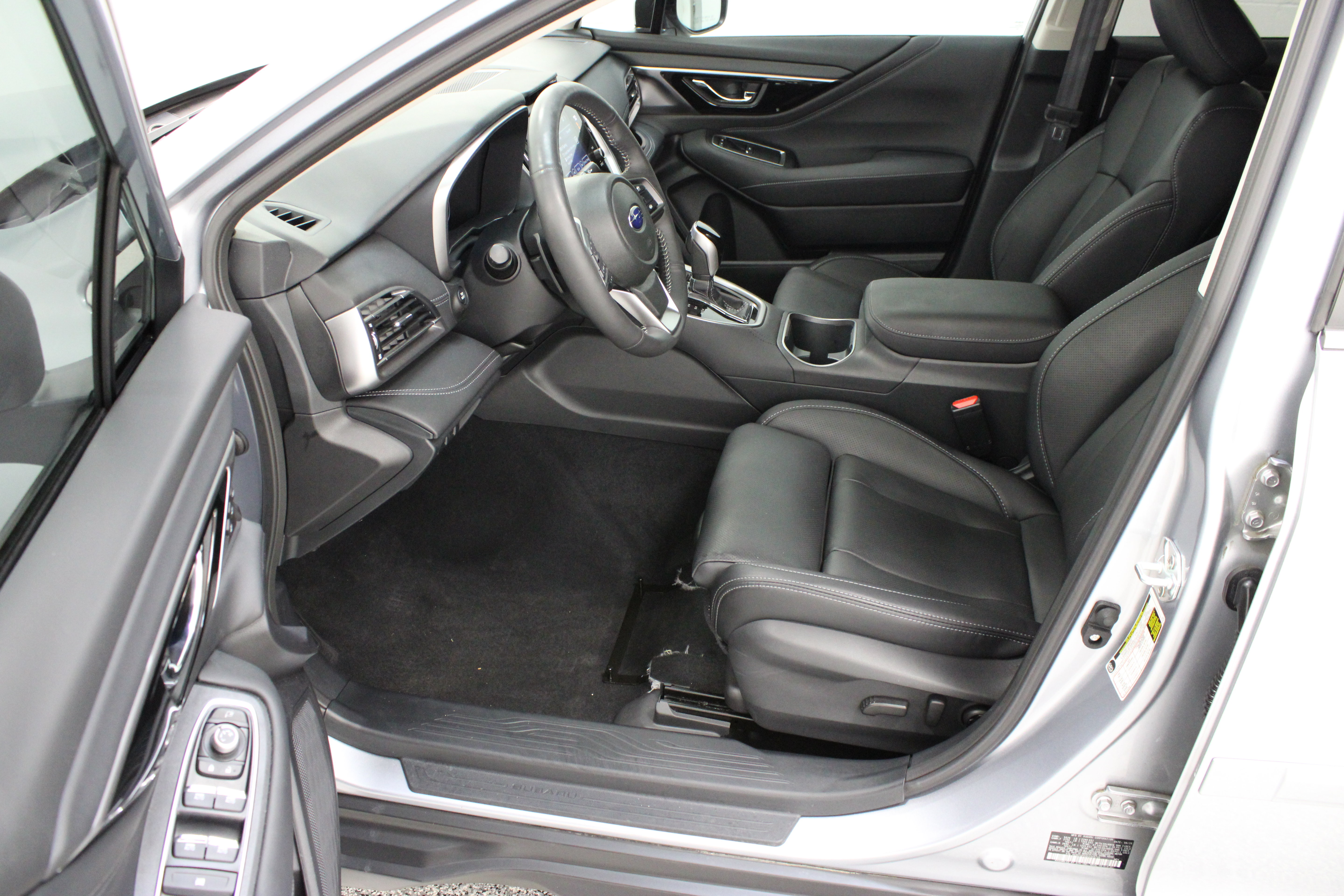 Used 2025 Subaru Outback Touring XT AWD/4WD image 14