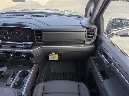 New 2026 GMC Sierra 1500 SLT w/ SLT Premium Package image 4