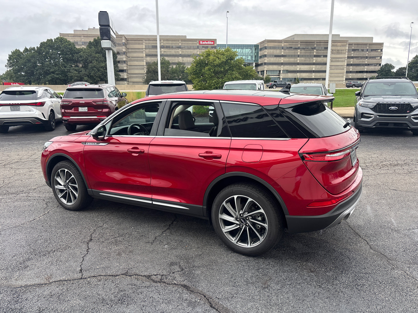 Used 2024 Lincoln Corsair AWD w/ Equipment Group 101A image 5