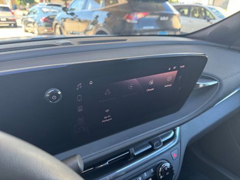 Used 2025 Buick Envista Preferred image 18