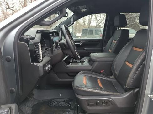 Used 2024 GMC Sierra 2500 AT4 image 15