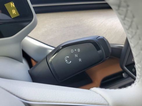 New 2025 Volkswagen ID. Buzz 1st Edition image 38