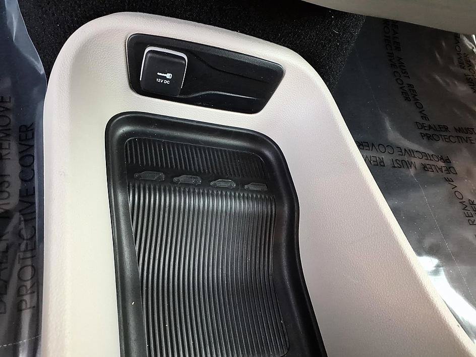 Used 2023 Chrysler Pacifica Touring-L FWD image 31