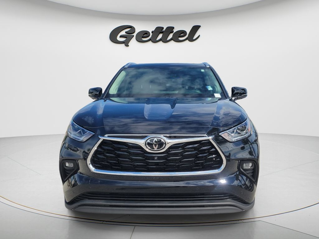 Certified 2026 Toyota Highlander Limited AWD/4WD image 2