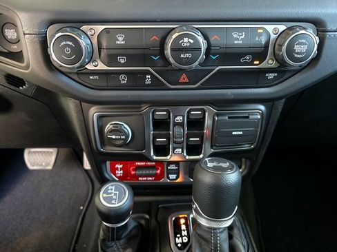 New 2025 Jeep Wrangler Unlimited Rubicon w/ Steel Bumper Group image 14