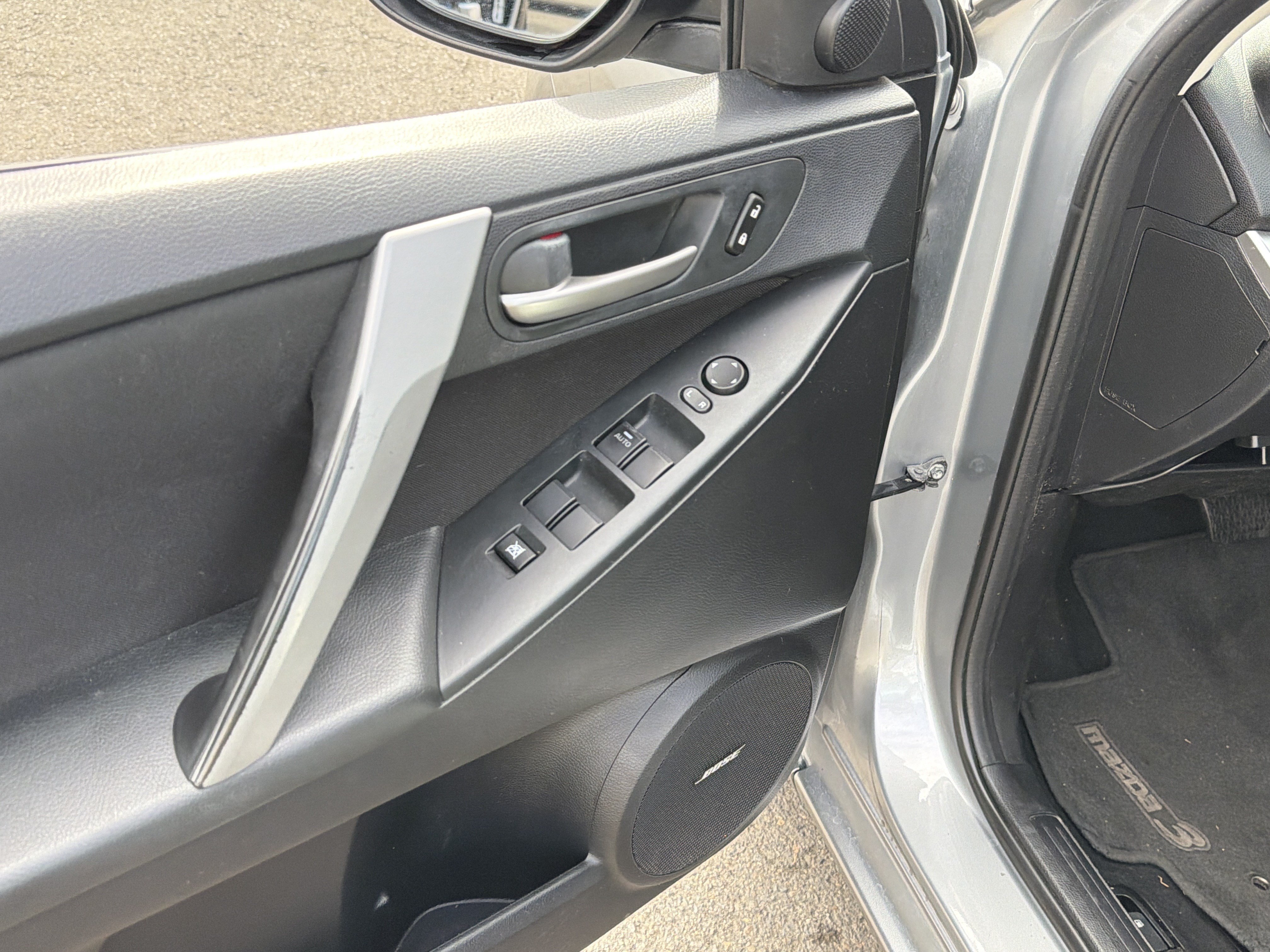 Used 2012 MAZDA MAZDA3 s Touring FWD image 12