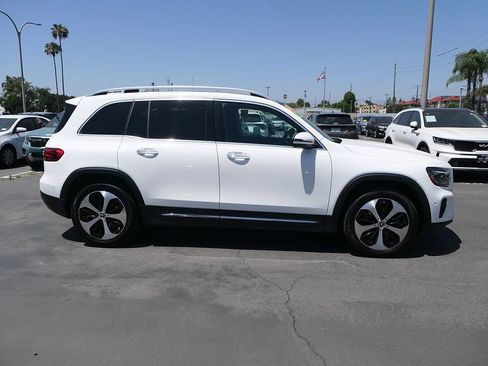 Used 2025 Mercedes-Benz GLB 250 4MATIC image 2