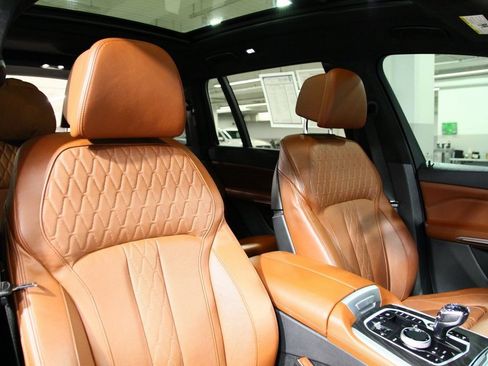 Used 2022 BMW X7 M50i w/ Executive Package image 25