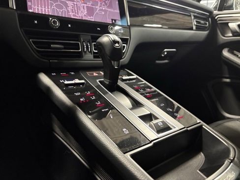 Used 2023 Porsche Macan S image 20