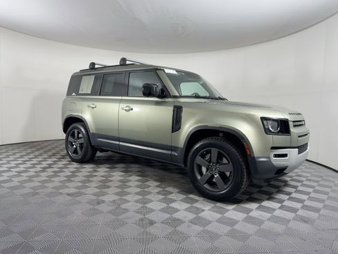 Used 2023 Land Rover Defender 110 SE image 6