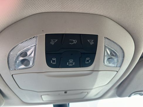 Used 2024 Chrysler Pacifica Touring-L FWD image 24