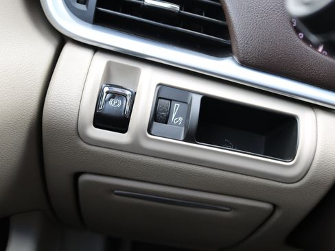 Used 2016 Cadillac XTS Luxury w/ Driver Awareness Package image 37