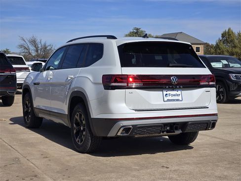 New 2026 Volkswagen Atlas Peak Edition image 3