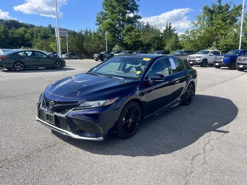 Used 2022 Toyota Camry XSE FWD image 4