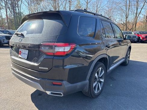 Used 2023 Honda Pilot Touring image 5