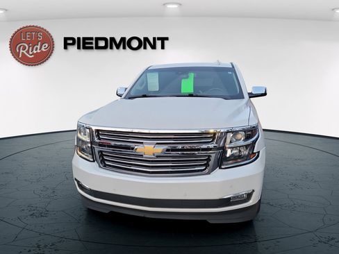 Used 2018 Chevrolet Suburban Premier image 3