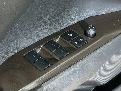 Used 2022 Toyota Camry SE image 18