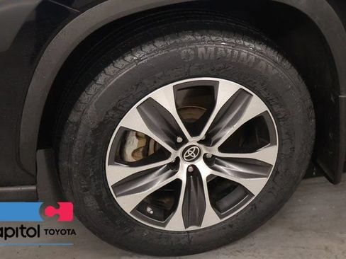 Certified 2023 Toyota Highlander XLE AWD/4WD image 8