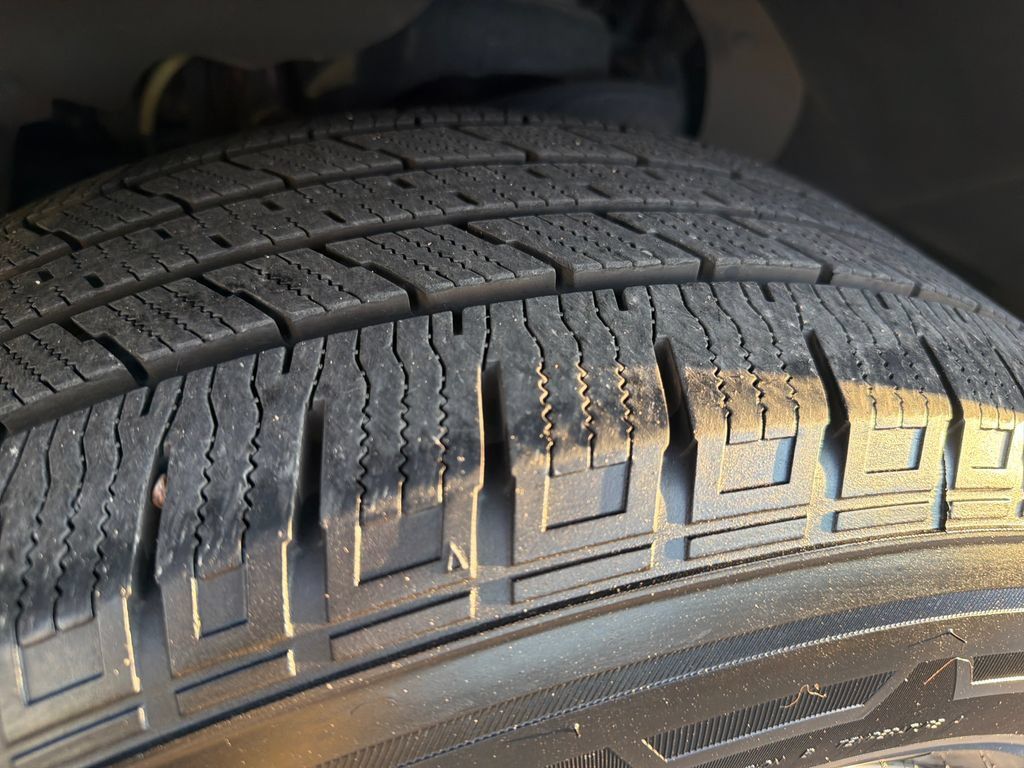 Used 2018 Ford Expedition XLT w/ Equipment Group 202A RWD image 17