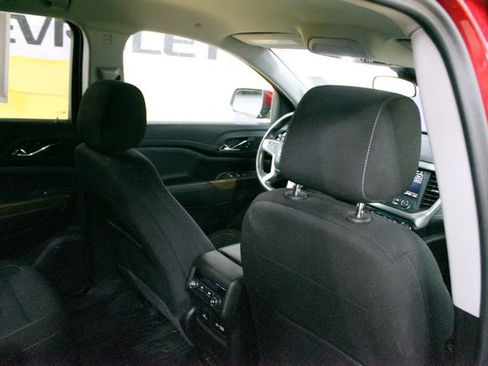 Used 2023 GMC Acadia SLE w/ Driver Convenience Package FWD image 10