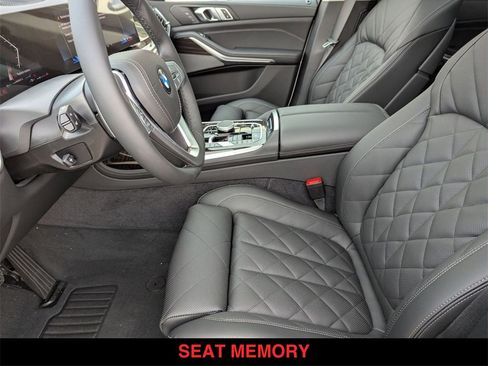 New 2025 BMW X7 xDrive40i w/ Premium Package image 13