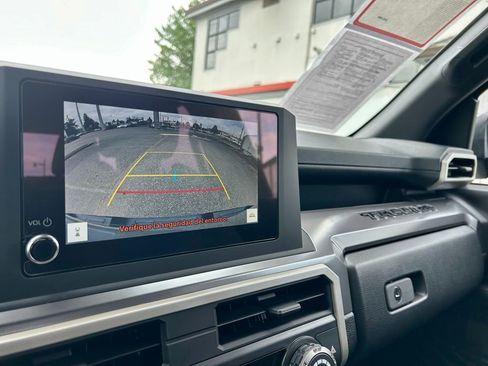Certified 2025 Toyota Tacoma SR5 AWD/4WD image 20