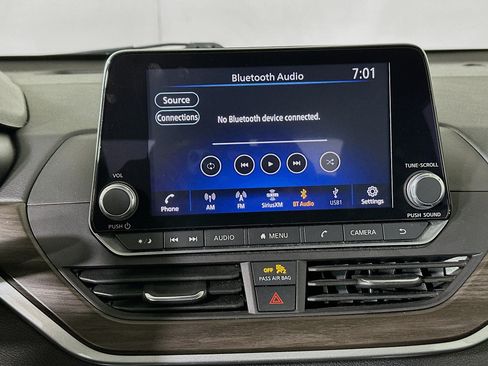 Used 2024 Nissan Altima 2.5 SV FWD image 24