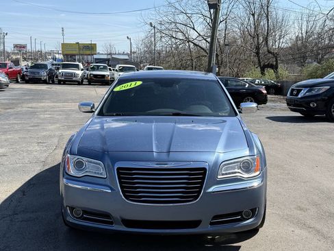 Used 2011 Chrysler 300 C image 2