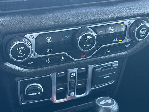 Used 2024 Jeep Wrangler Sport S image 19