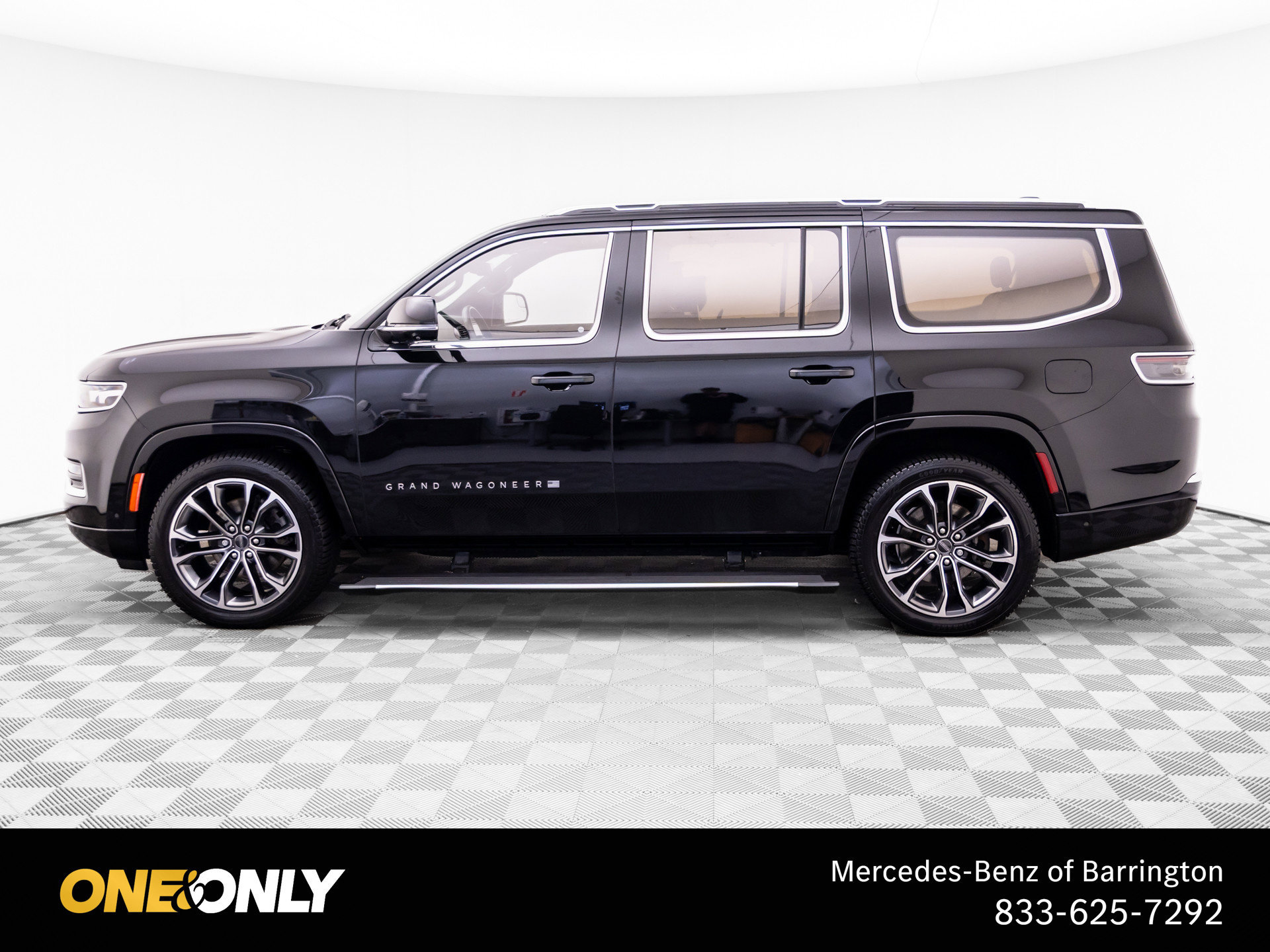 Used 2022 Jeep Grand Wagoneer Series III w/ Rear Seat Video Group 1 AWD/4WD image 2