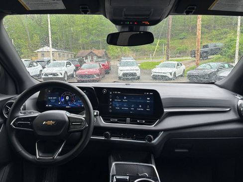 Used 2025 Chevrolet Equinox LT FWD image 34