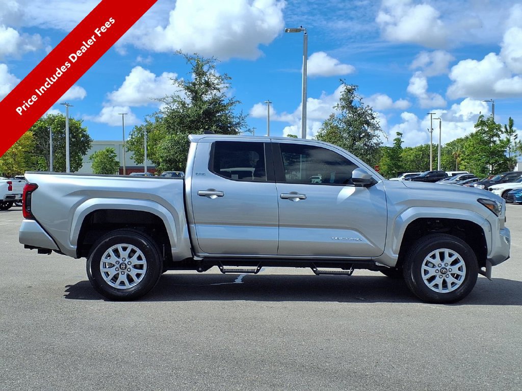Used 2024 Toyota Tacoma SR5 AWD/4WD image 10