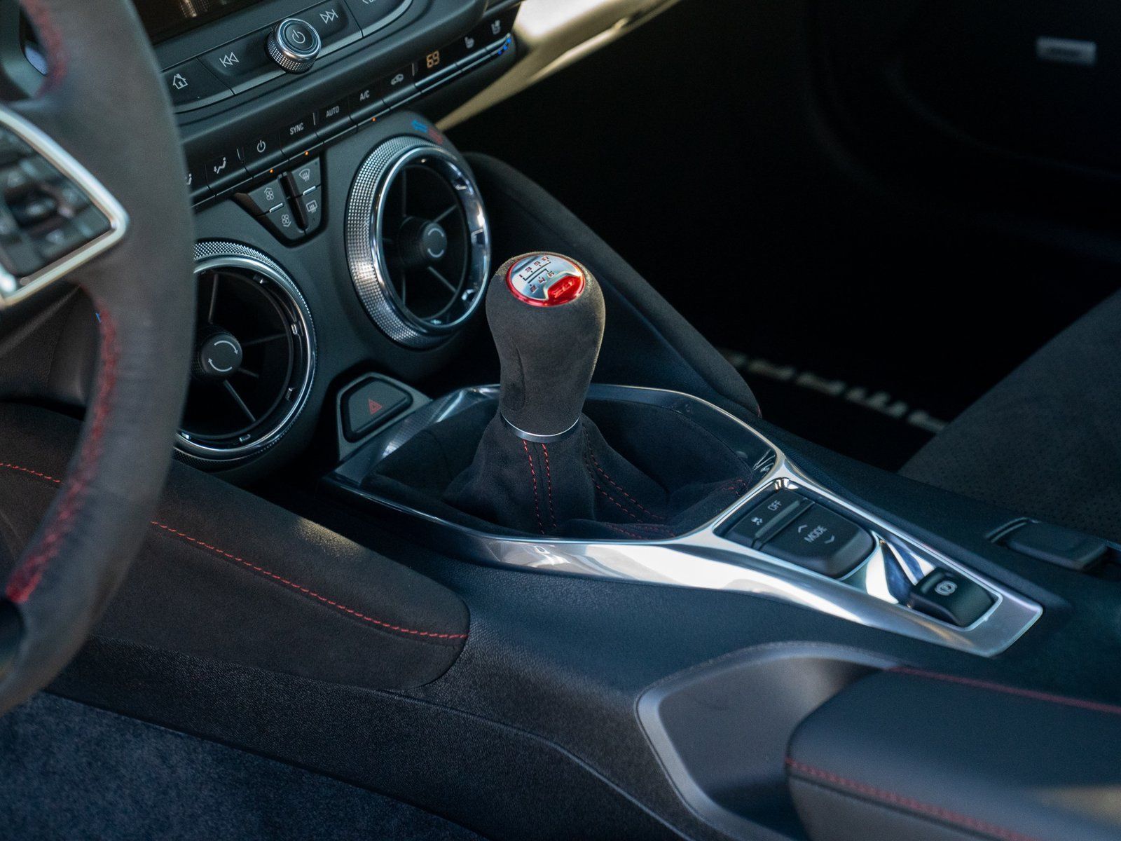 Used 2018 Chevrolet Camaro ZL1 RWD image 21