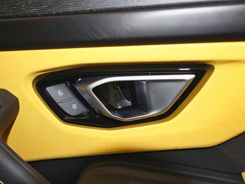 Used 2022 Lamborghini Urus image 59