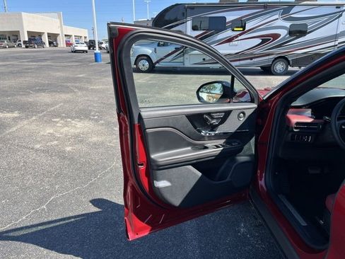 New 2025 Lincoln Corsair Reserve w/ Equipment Group 202A image 10