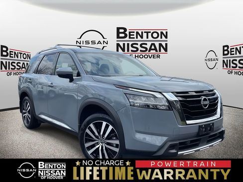 Used 2024 Nissan Pathfinder Platinum image 1