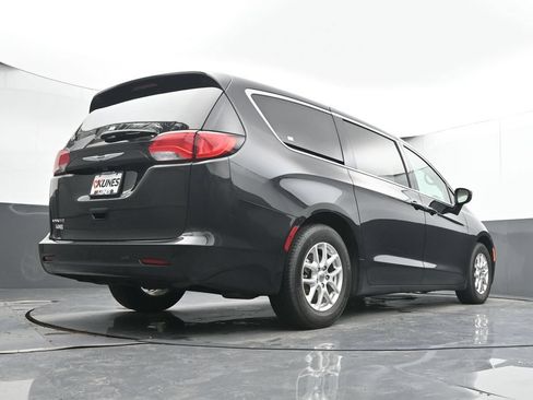Used 2023 Chrysler Voyager LX FWD image 44