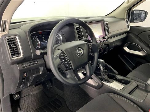 Used 2022 Nissan Frontier SV w/ Technology Package RWD image 16
