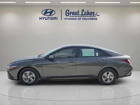 New 2026 Hyundai Elantra SE FWD image 2