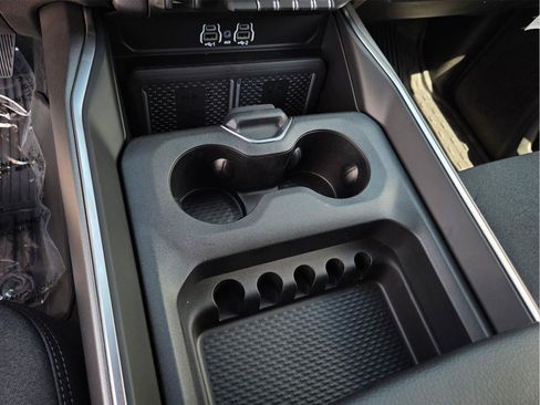 New 2026 RAM 2500 Big Horn AWD/4WD image 9